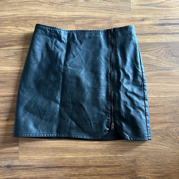 Hollister Black Mini Skirt with Zipper - Picture 1 of 5